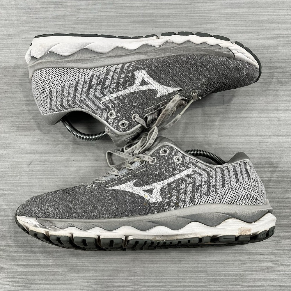 Mizuno Wave Sky 2 Womens Size 11 Gray Running Fitness Gym Sneakers J1GD192501